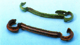 Schwertscheidenklammern aus Bronze